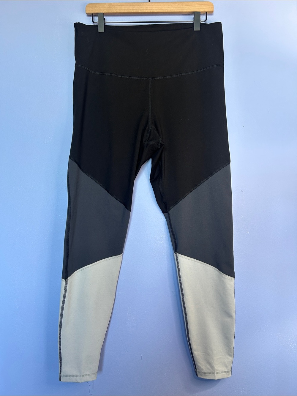 Go-Dry High-Rise Black and Grey Color-Block Compression Tights for Women